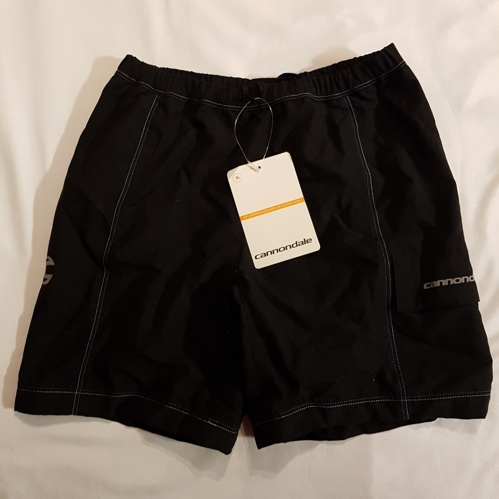 Cannondale boys size XL baggy black bike shorts, NEW